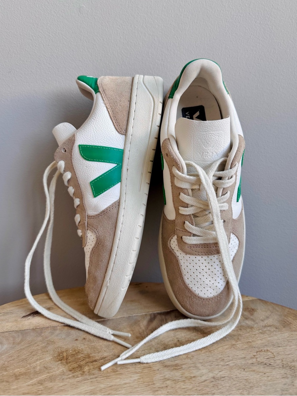 Veja V-10 Chromfree Low-Top Sneakers Women Sz 9 EU 40 White Beige Green - Picture 2 of 9